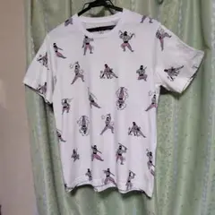 ユニクロのお土産Tシャツシリーズ 忍者のイラストが特徴的なカジュアルTシャツ。