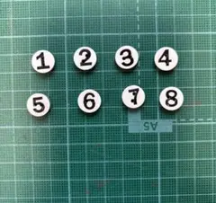 プラスチック製数字ボタンセット 1-8