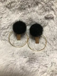 30  ファーとサークルのピアス