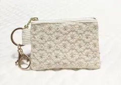 ハンドメイド　ヌビポーチ　インド刺繍リボン　ホワイト　花柄　ハートキルト　ヌビ