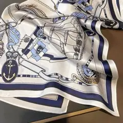 売れ筋商品♡　大判　スカーフ　バンダナ　グリーン　サテン　シルク風　高級感
