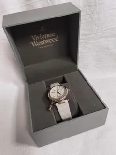 【ジャンク品】Vivienne Westwood ホワイト 腕時計