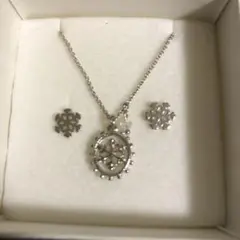 雪の結晶　ピアス・ネックレスセット