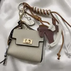 じゃらじゃらキーホルダー ミニバッグ型キーホルダー ベージュ 馬モチーフ