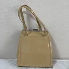 ショルダーバッグ エナメル がま口 ベージュ