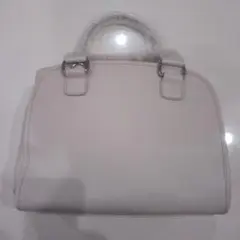 ハンドバッグ　ベージュ