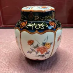 伊万里焼　飾り壺　金彩