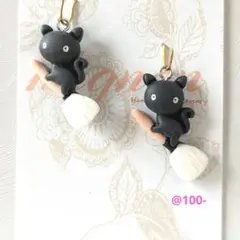 18379…ほうきに乗った黒猫ちゃんチャーム(2個)￥400