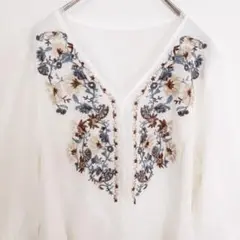 Sawa alamode 刺繍入り シャツ Vネック 五部袖 タグ付 Free