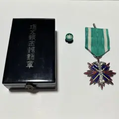 【ふさやさま専用】勲章 功五級金鵄勲章 共箱入 2025年最新】功五級金鵄勲章の人気アイテム - メルカリ