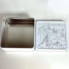 サダハル・アオキ・パリコフレ　アソーティモン　ドゥ　ビスキュイ　空き缶　スリーブ