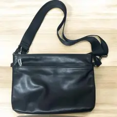 美品　イタリア製　パイロット　Pyloot レザー　ショルダーバッグ　ブラック