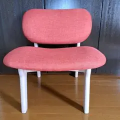 ピンクの布張りダイニングチェア
