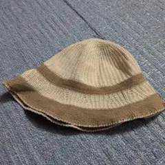 ベージュと茶色のストライプバケットハット