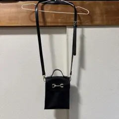 黒い合成皮革ショルダーバッグ