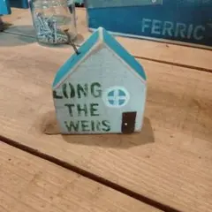 水色お屋根の木のお家