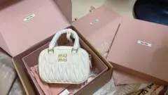 miu miu ホワイト ショルダーバッグ