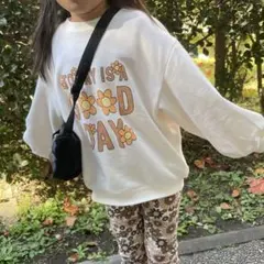 美品 mewoo! フラワープリントプルオーバー ブラウン 130