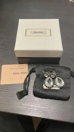 miumiu クリスタルピアス ブルー系