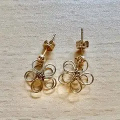 花のピアス✿両耳、新品未使用