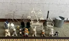 動物とミニチュア家具の置物セット