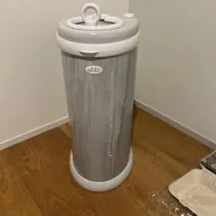ウッビィ　ubbi おむつゴミ箱