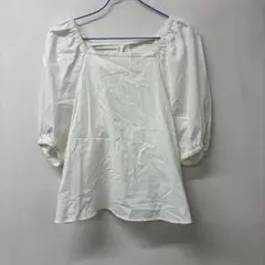 GU トップス　白　 五分袖 シャツ S ●30