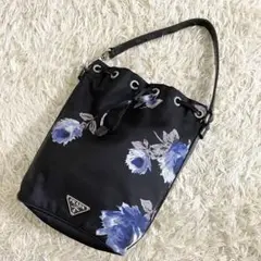 極美品✨PRADA ハンドバッグ 巾着ポーチ 三角プレート ブラック 花柄