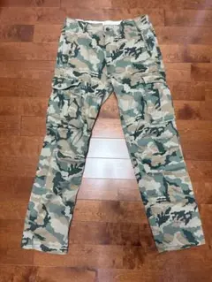 【美品】Levi's 迷彩カーゴパンツ