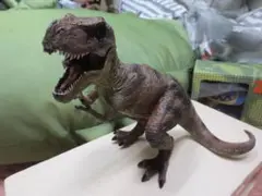 肉食恐竜リアルフィギュア　ティラノサウルス（茶縞模様）30㎝！BIG！