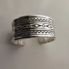 ナバホ族 バングル インディアンジュエリー レオナルドジェーン