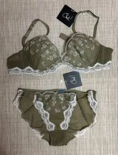 Chut! INTIMATES ドレスイージーブラ&ショーツセットL2&Mサイズ