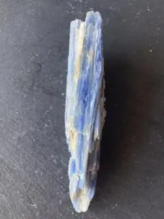 カイヤナイト原石