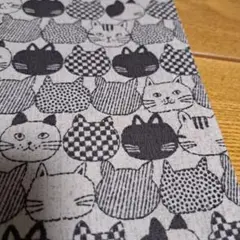 50×25　猫猫　ベージュ　kokka 薄手生地　はぎれ