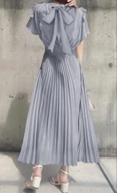 バックリボンフリルスリーブプリーツワンピース