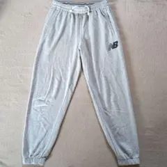 New Balance グレー ジョガーパンツ