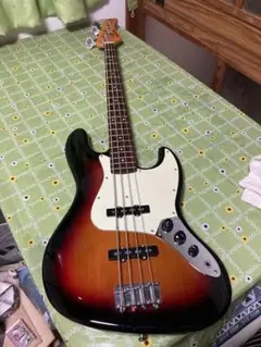 フェルナンデスのエレキベース 新品