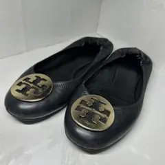 トリーバーチ フラットシューズ 黒 ロゴ金具 25.5cm レザー Reva