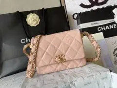 CHANEL ピンク キルティング ショルダーバッグ
