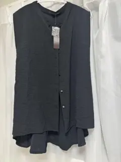 タグ付き　新品未使用　ブラック　ノースリーブ　トップス