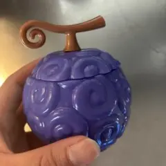 ワンピース 蓋付き紫色容器　ゴムゴムの実