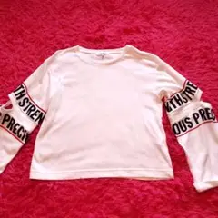 ロゴ入りホワイト長袖Tシャツ袖ベルト