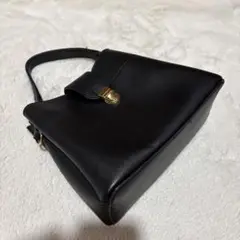 シンプル ブラック ハンドバッグ