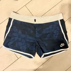 Nike フローラルプリント ショートパンツ