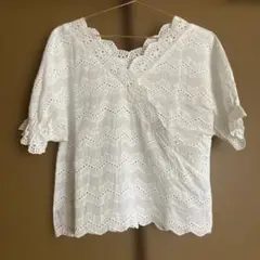 Discoat 刺繍入りホワイト半袖ブラウス Mサイズ