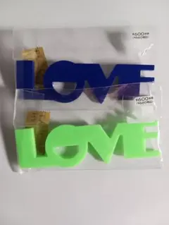 LOVE文字デザイン ピンバッチ 2色セット