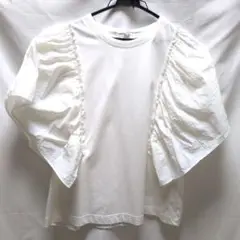 【INED】イネドフリル付きノースリーブ ホワイトTシャツ