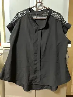レースディテール　ブラックシャツ半袖　Lサイズ