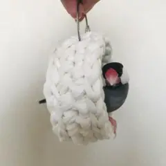 ロシアヤーンで編んだ文鳥ブランコ(ミルク)
