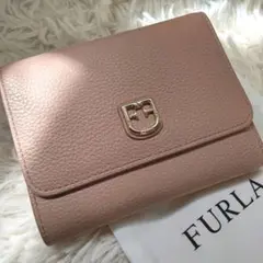 【保存袋付き/極美品】FURLA 3つ折り財布 シボ革 ライトピンク系 本革